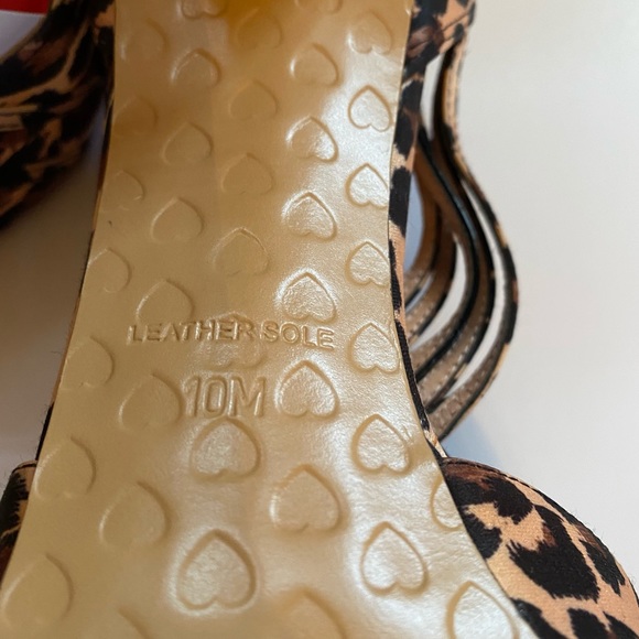 Seriously sexy Betsey Johnson animal print heels! - Picture 6 of 9